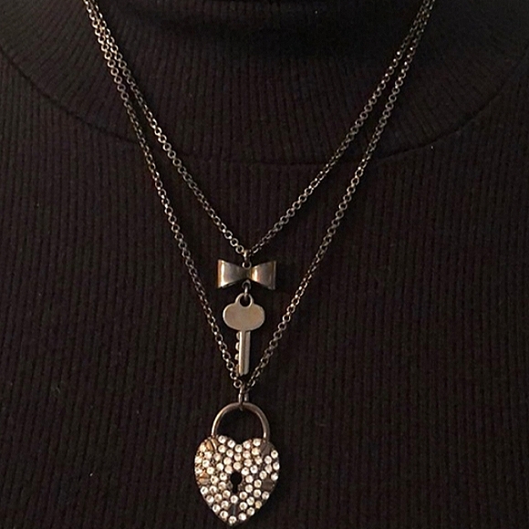 Vintage BETSEY JOHNSON Be My Valentine Heart Lock & Key Layered Necklace. - Picture 3 of 10